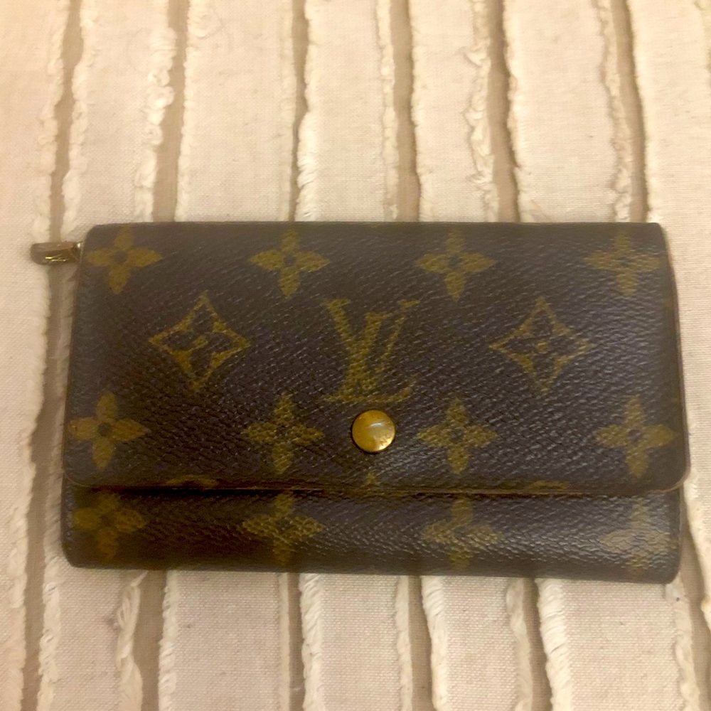 Louis Vuitton wallet, authentic.